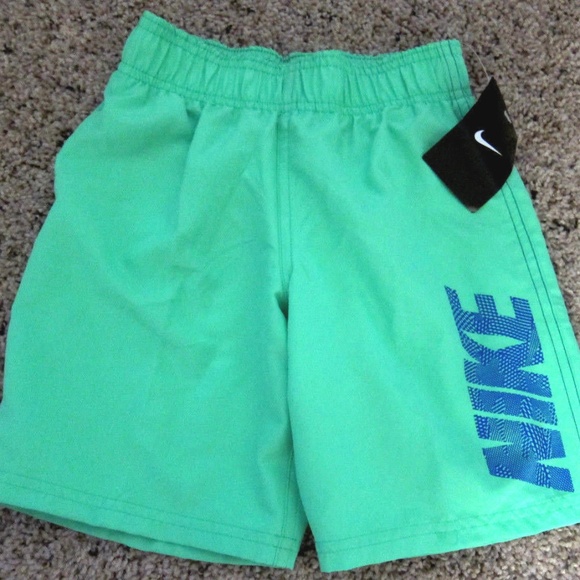 Under Armour Boys Black /& Neon Lime Swim Short Size 5